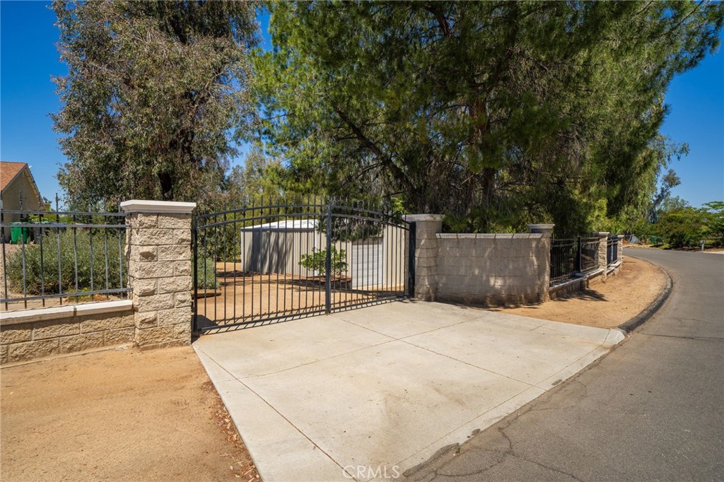 16639 Fox Glen Property Photo 48