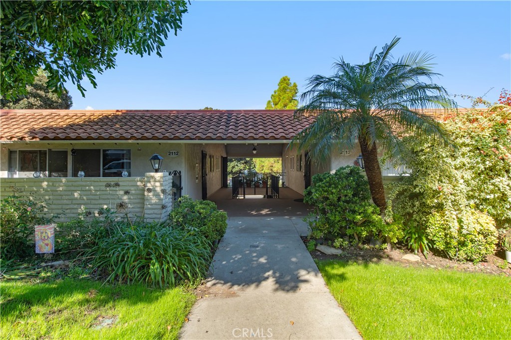 2112 Via Puerta N Property Photo 2