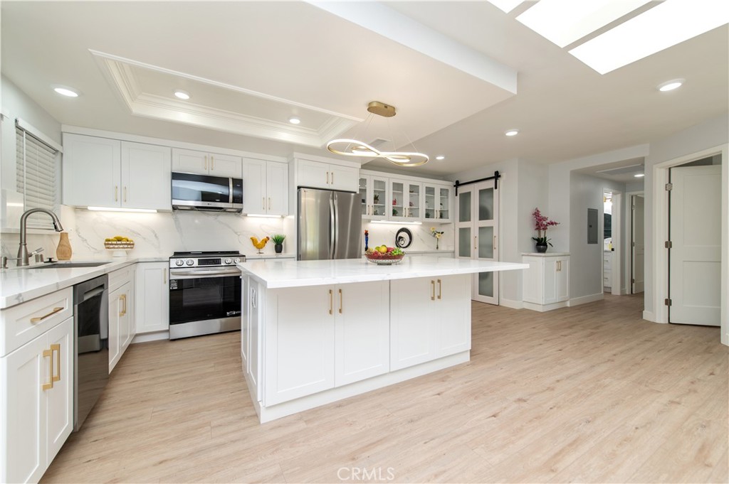 2112 Via Puerta N Property Photo 3