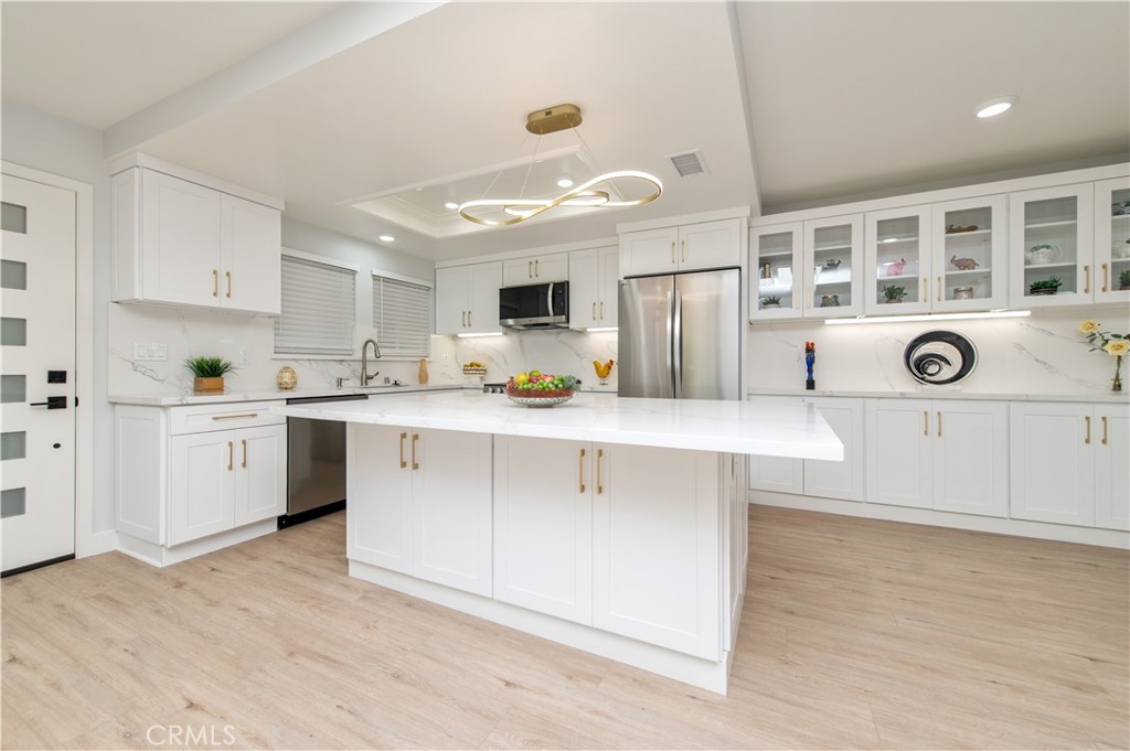 2112 Via Puerta N Property Photo 5