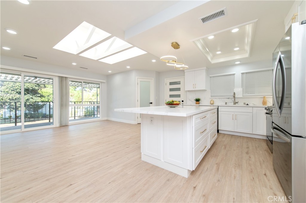 2112 Via Puerta N Property Photo 6