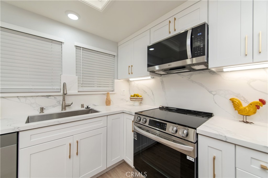 2112 Via Puerta N Property Photo 7
