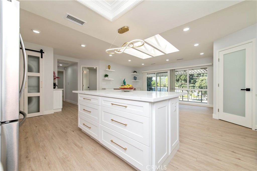2112 Via Puerta N Property Photo 8