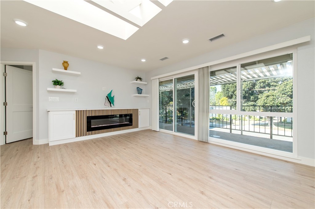 2112 Via Puerta N Property Photo 9