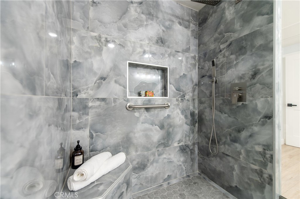 2112 Via Puerta N Property Photo 23