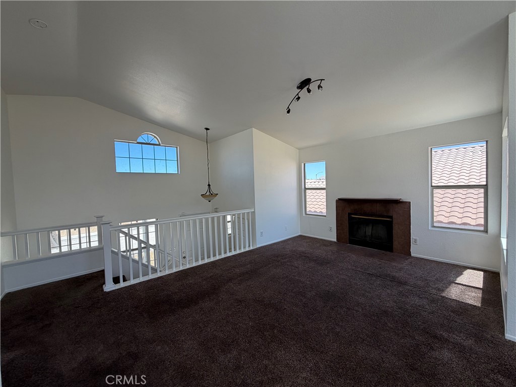 1860 Ivory Property Photo 5