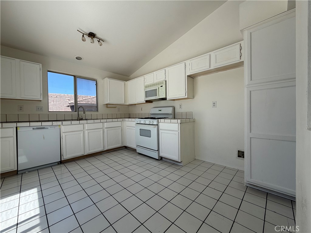 1860 Ivory Property Photo 15