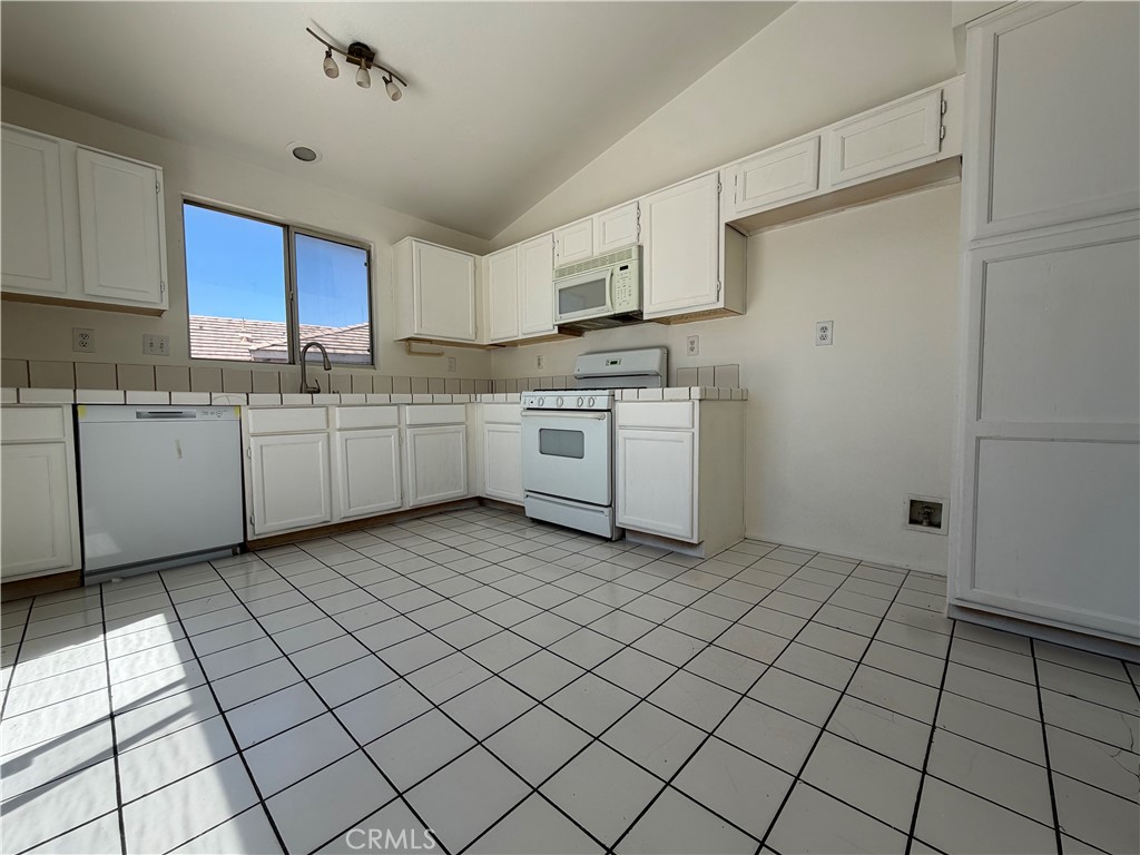 1860 Ivory Property Photo 17
