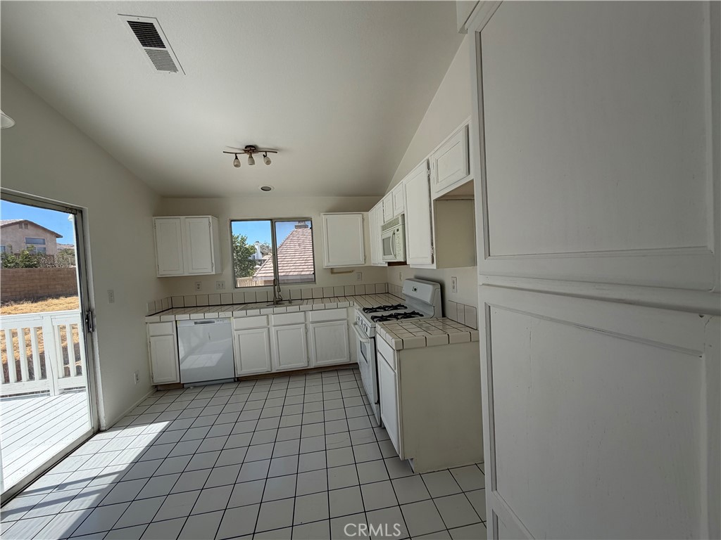1860 Ivory Property Photo 18