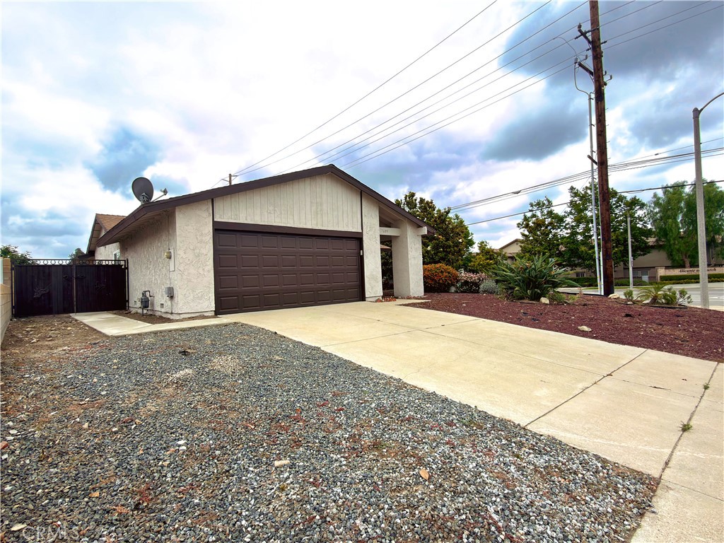 7689 Cornel Ct Property Photo 3