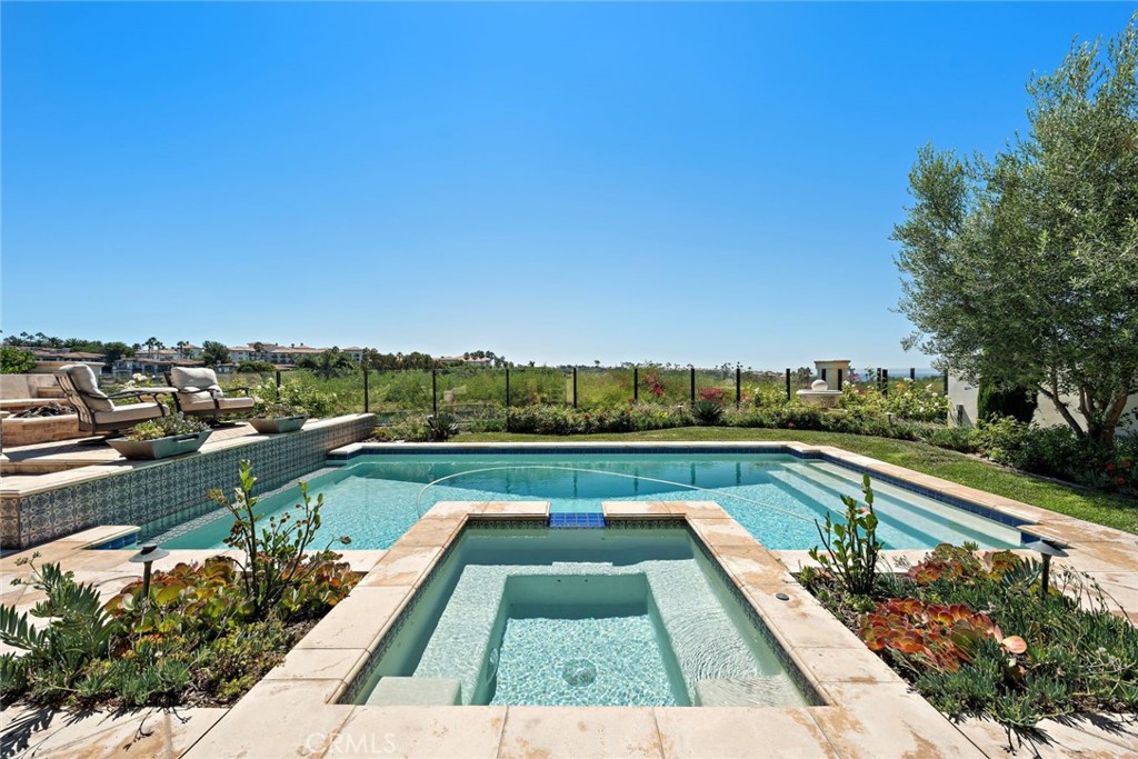 5 Via Monarca Property Photo 2