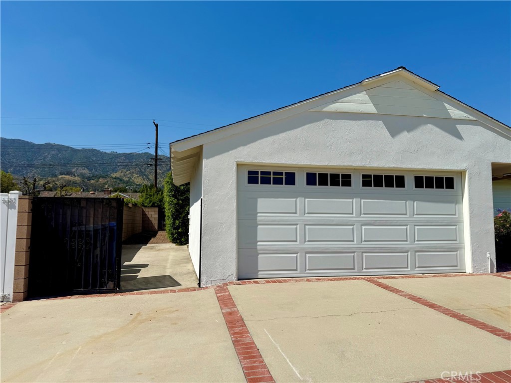 543 E Comstock Property Photo 4