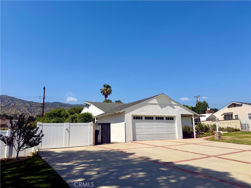 543 E Comstock Property Photo 5