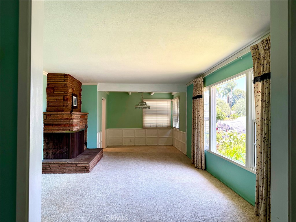 543 E Comstock Property Photo 8
