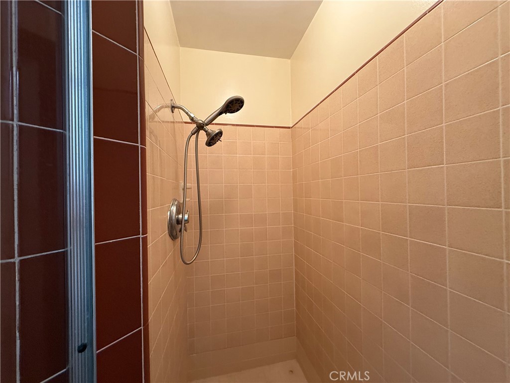 543 E Comstock Property Photo 18