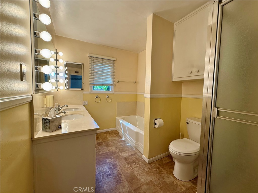 543 E Comstock Property Photo 23