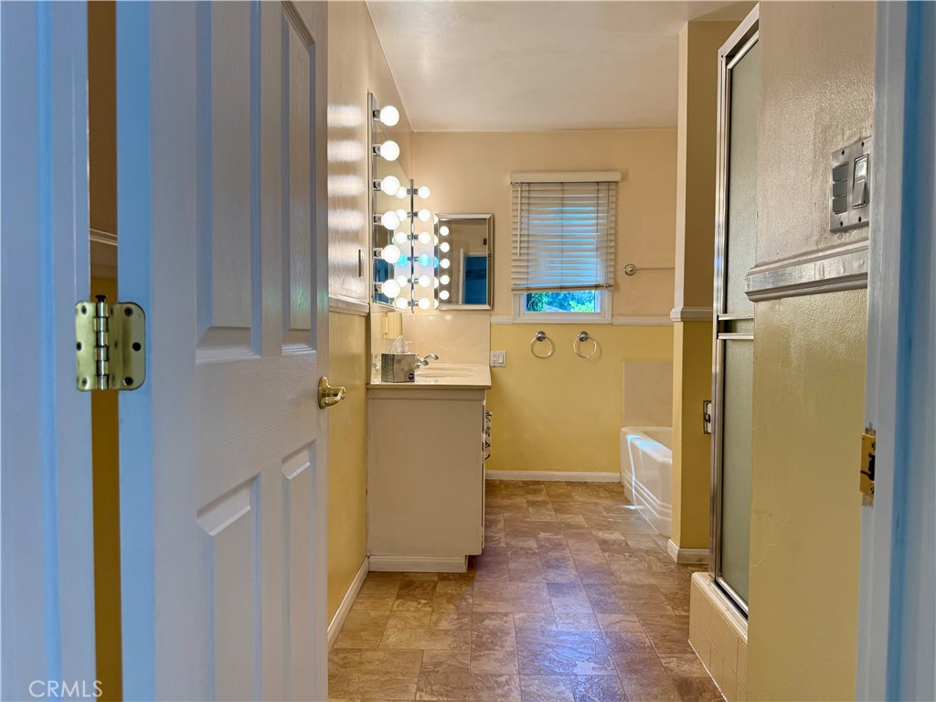 543 E Comstock Property Photo 25