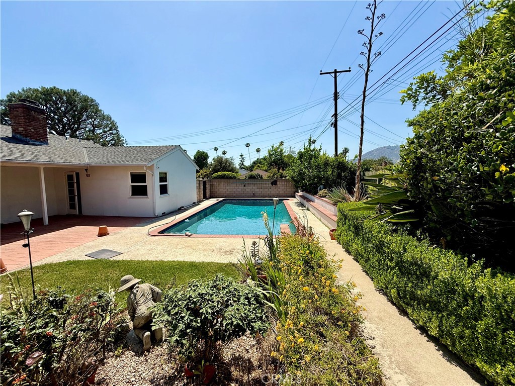 543 E Comstock Property Photo 30