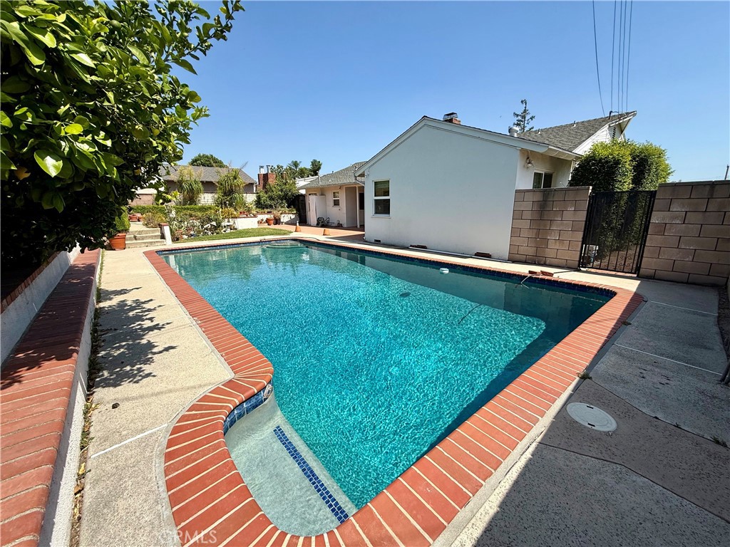 543 E Comstock Property Photo 32