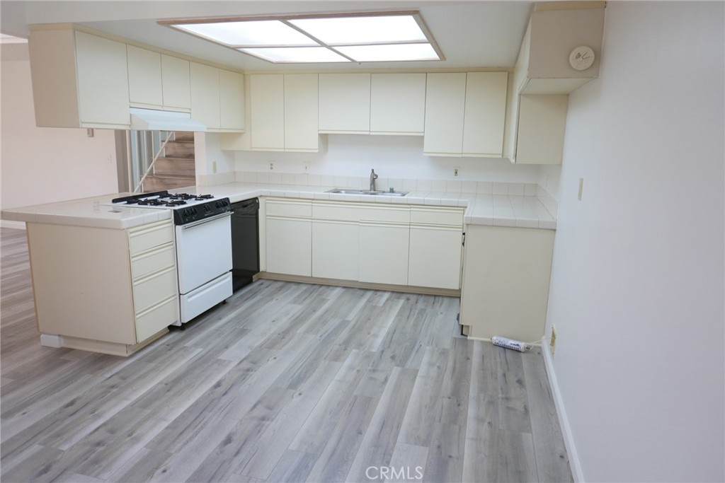 16795 Roosevelt C Property Photo 1