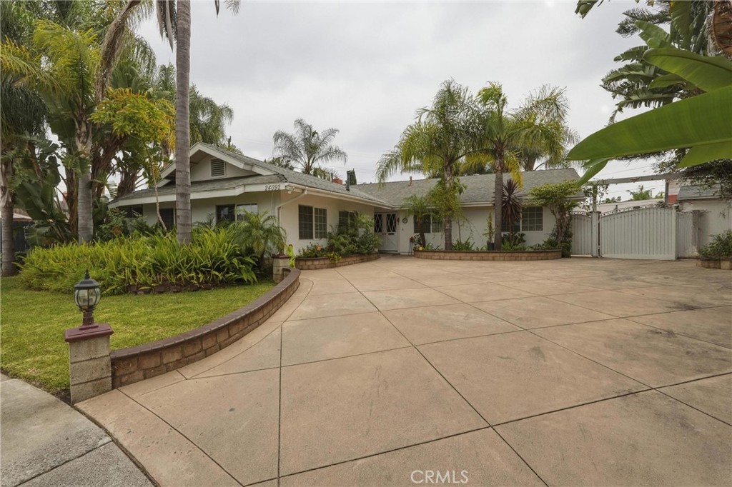 24092 Gemwood Drive Property Photo 3