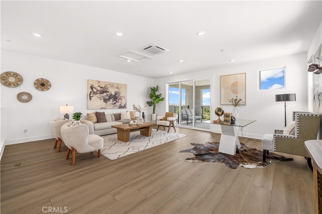 608 Chinon Property Photo 6