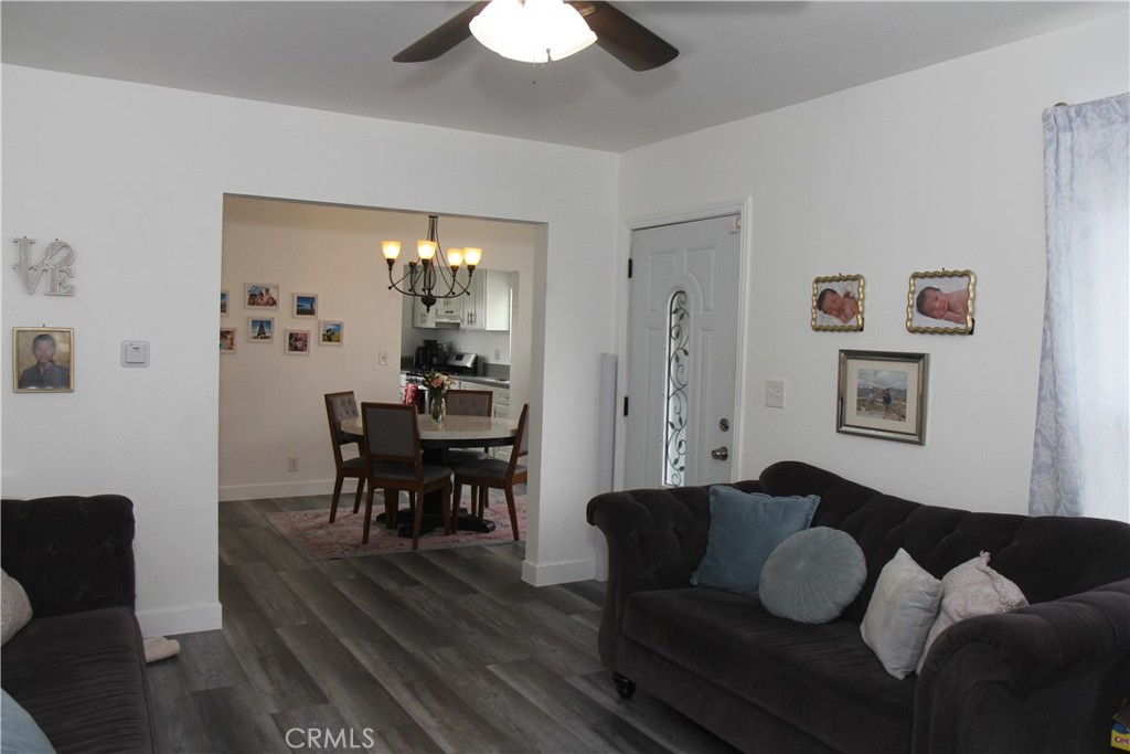 818 S Sloan Property Photo 2