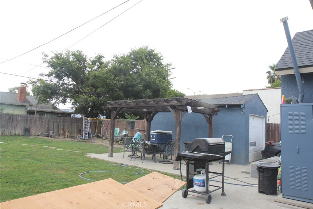 818 S Sloan Property Photo 8