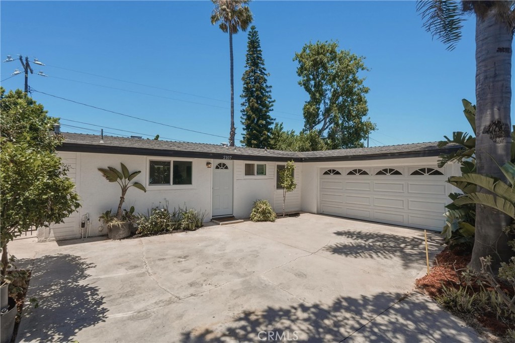2107 Pomona Property Photo 1
