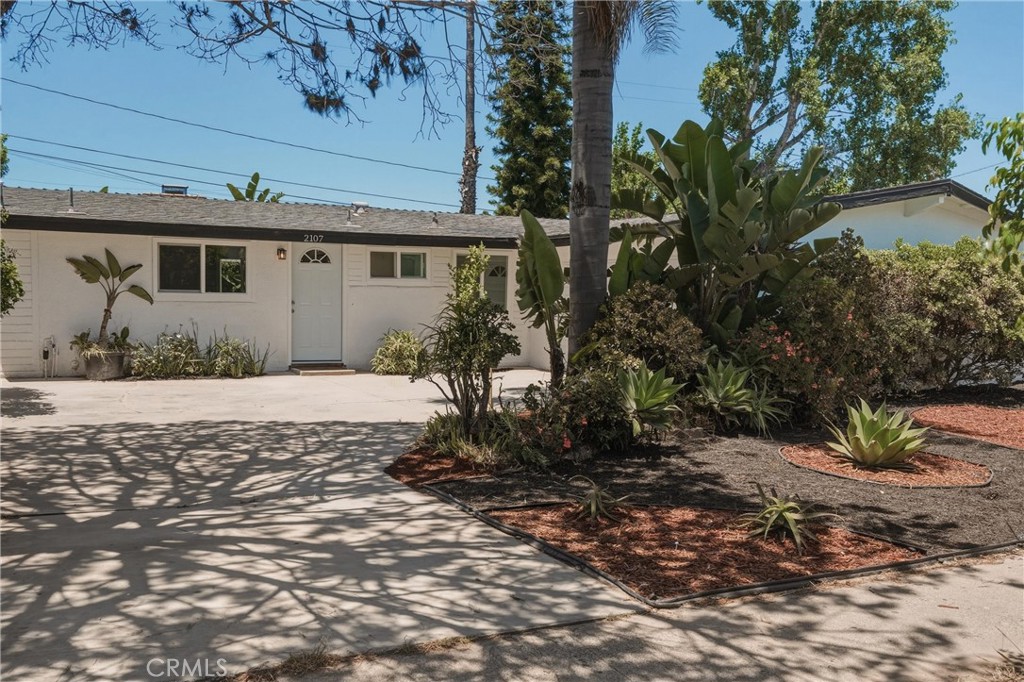 2107 Pomona Property Photo 3