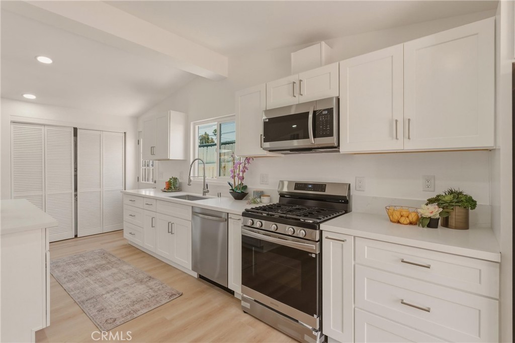 2107 Pomona Property Photo 10