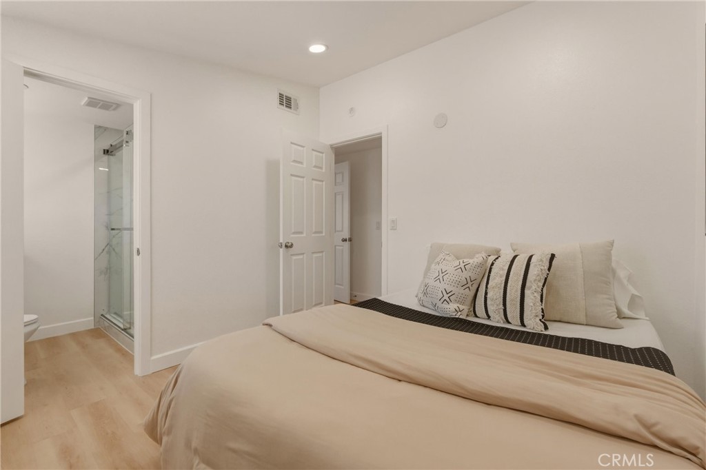 2107 Pomona Property Photo 14
