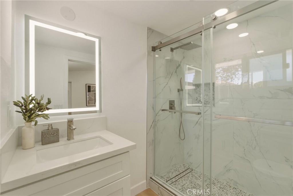 2107 Pomona Property Photo 15