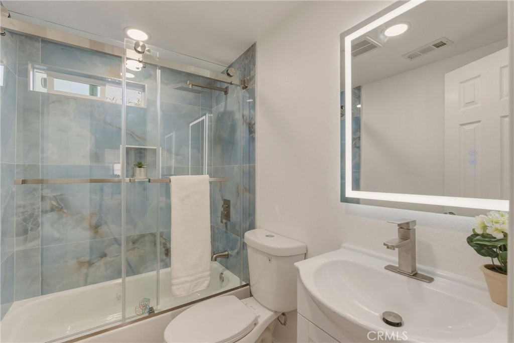 2107 Pomona Property Photo 20