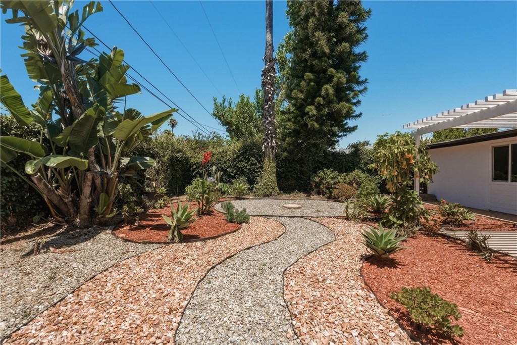 2107 Pomona Property Photo 25