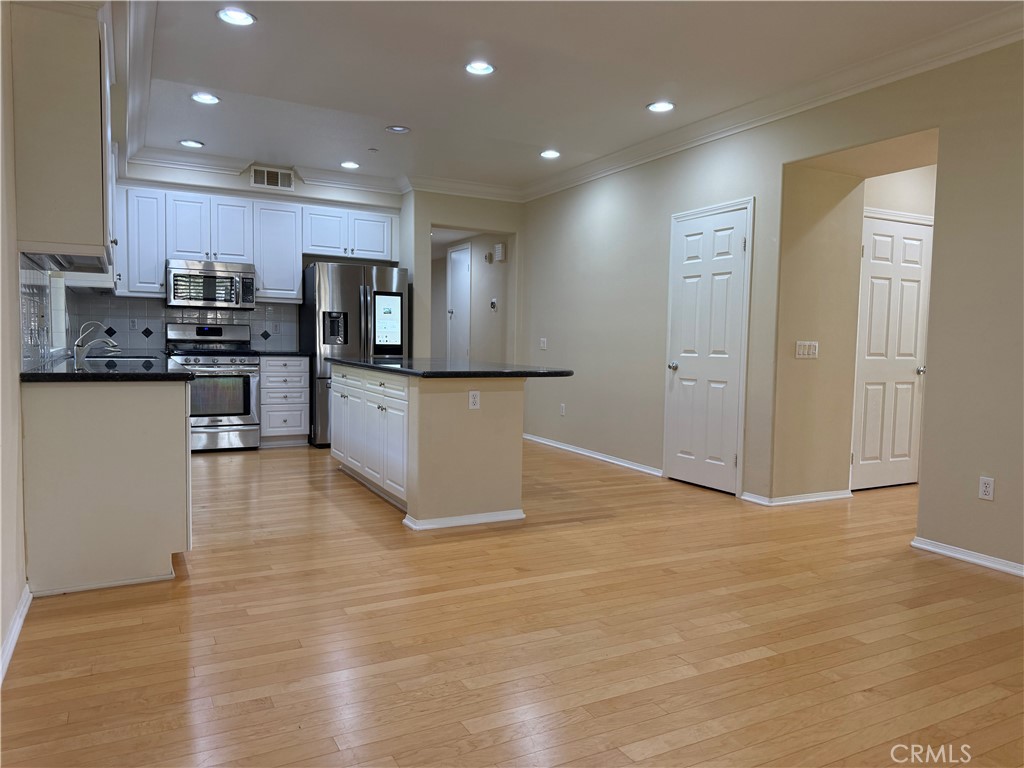 31 Regal Property Photo 17