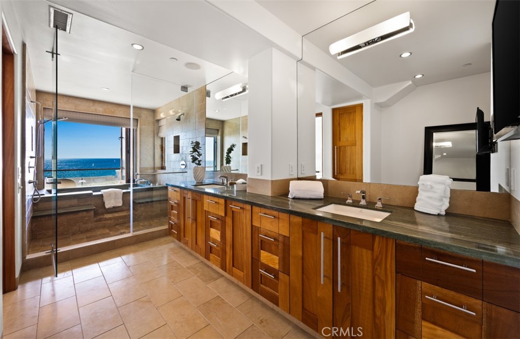 2615 Victoria Property Photo 28