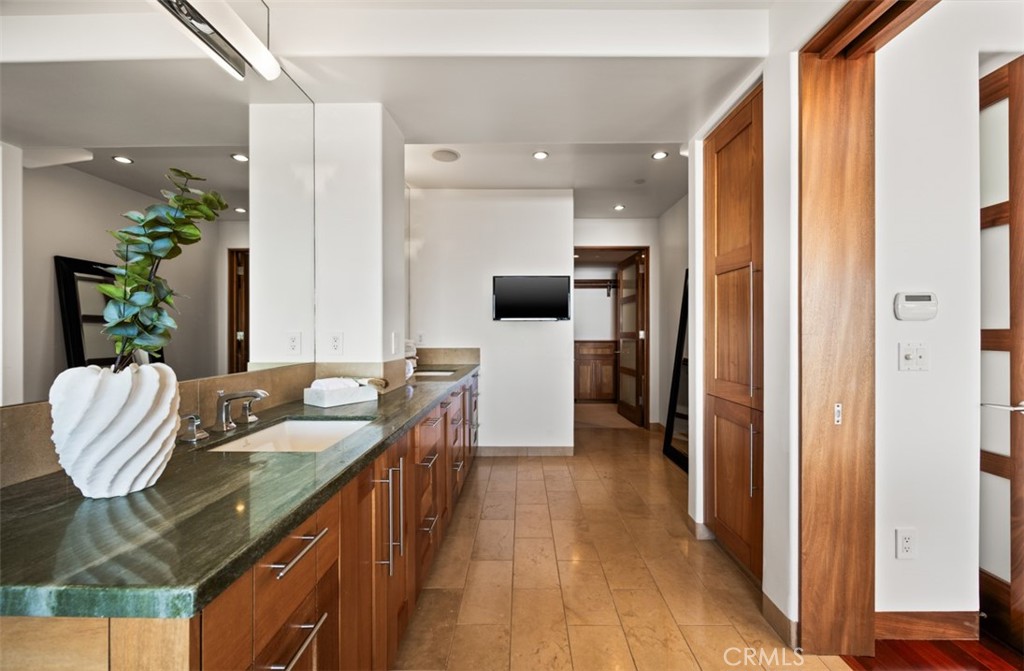 2615 Victoria Property Photo 30