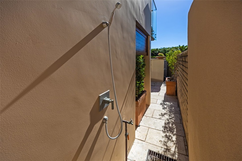 2615 Victoria Property Photo 44