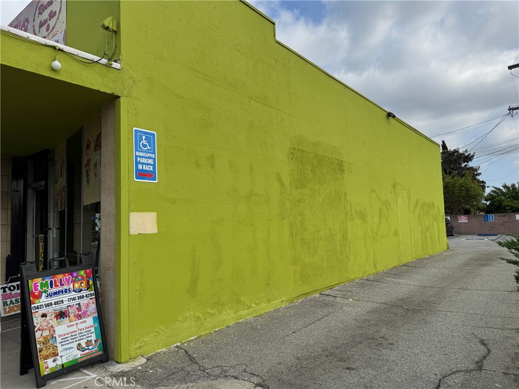 11912 Rosecrans Ave Property Photo 3