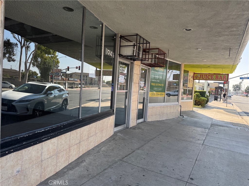 11912 Rosecrans Ave Property Photo 4
