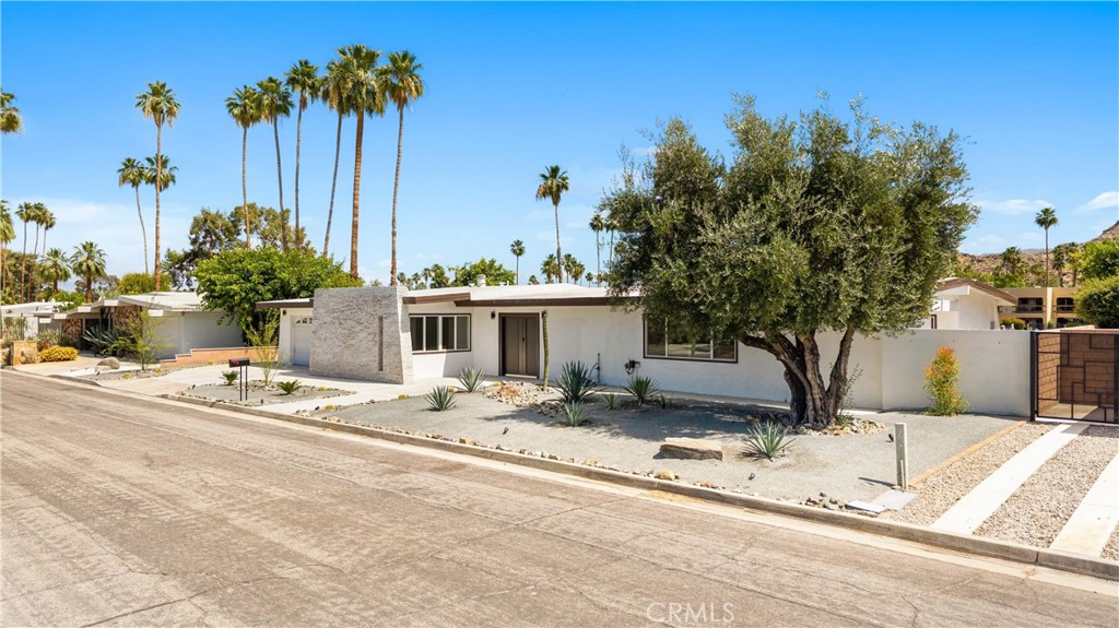 5191 E Lakeside Dr Property Photo 3