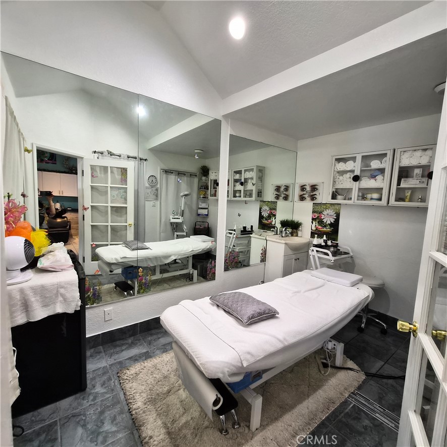 9520 Garden Grove 8 Property Photo 7