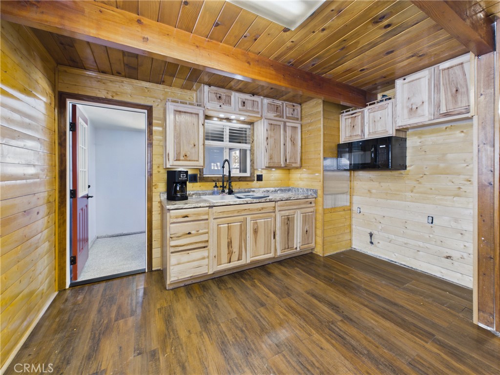 727 Elysian Boulevard Property Photo 8
