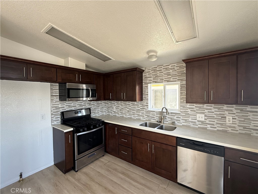 327 W Wilson Street 96 Property Photo 4