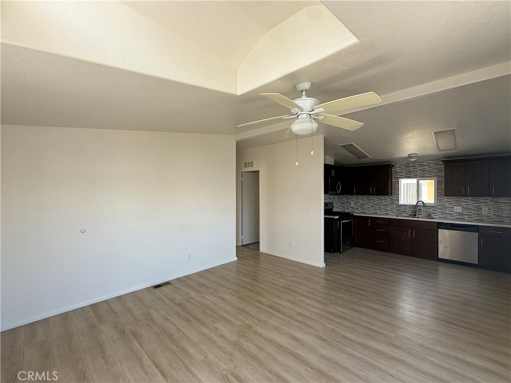 327 W Wilson Street 96 Property Photo 6