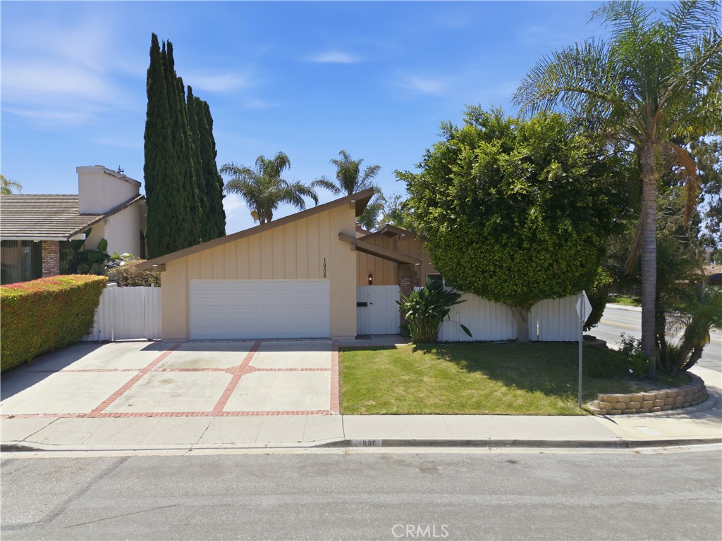 1806 Pepper Tree Court Property Photo 3