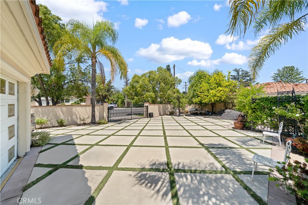 1104 E Camino Real Property Photo 59