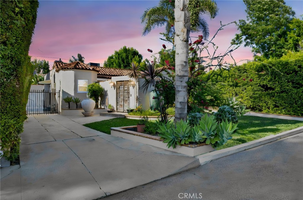 11301 Blix Property Photo 2