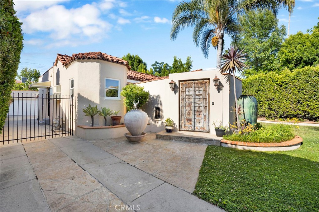 11301 Blix Property Photo 3